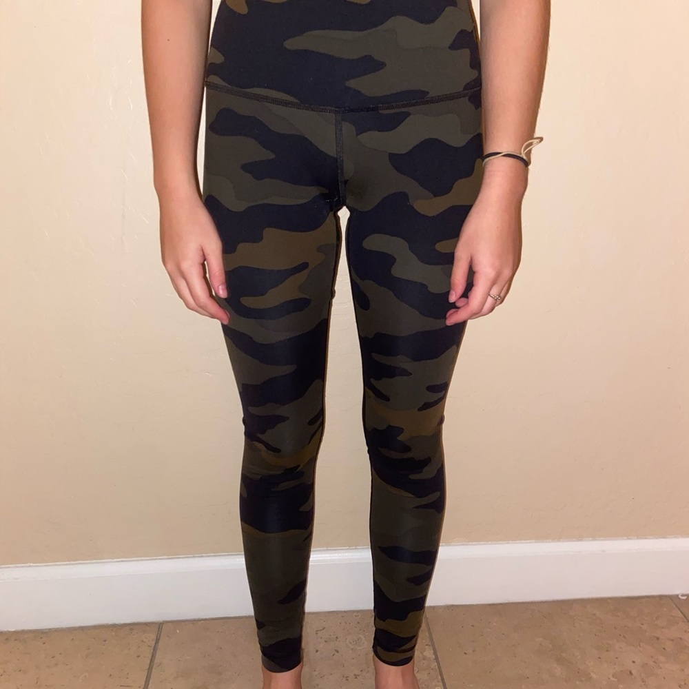 PINK Victoria's Secret camo leggings